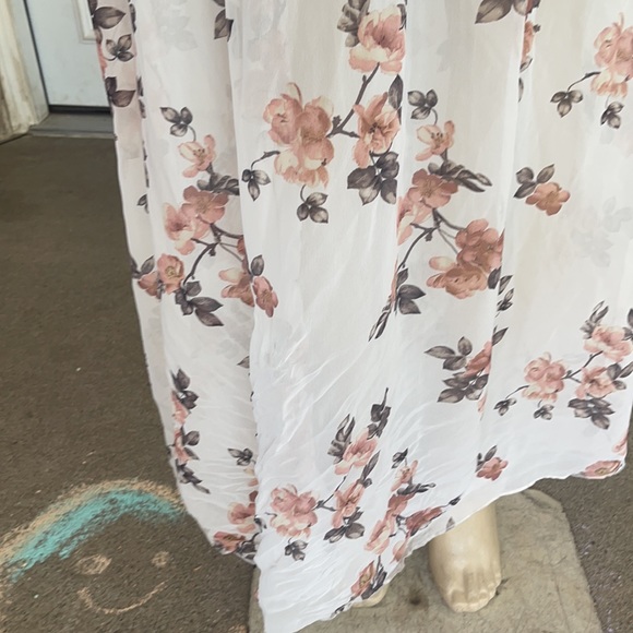 Spring dress - Picture 3 of 3